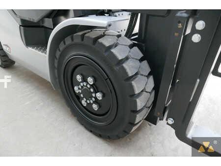 Carretilla elevadora diésel 2025  UN Forklift FD30T-NJB1 (18)