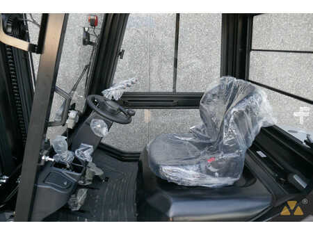 Carretilla elevadora diésel 2025  UN Forklift FD30T-NJB1 (7)