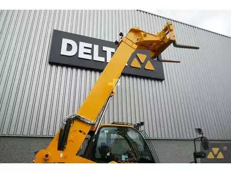 Manipulador fijo 2022  JCB 560-80 IND (15)