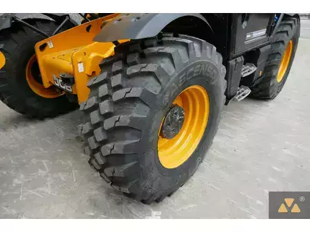 Manipulador fijo 2022  JCB 560-80 IND (17)