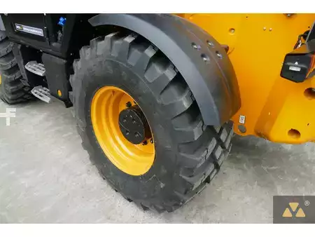 Manipulador fijo 2022  JCB 560-80 IND (18)