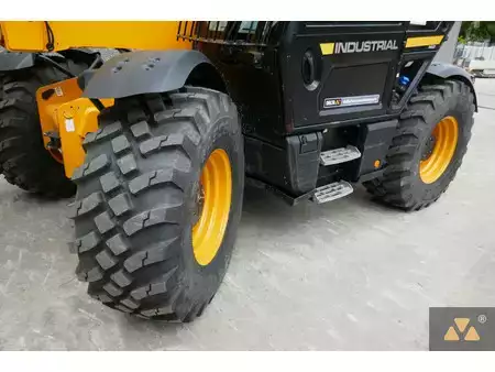 Manipulador fijo 2022  JCB 560-80 IND (22)