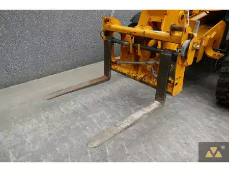 Manipulador fijo 2022  JCB 560-80 IND (24)