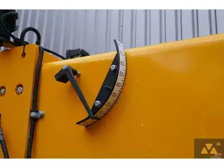 Manipulador fijo 2022  JCB 560-80 IND (36)