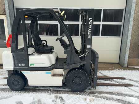 Diesel Forklifts 2015  Unicarriers Y1D2A25Q (5)