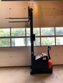 Ruční vysokozdvižný vozík 2017 Toyota SWE120S (3)