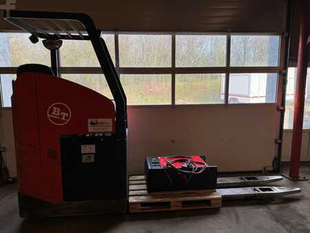 Elektrische palletwagens 2011  BT LRE300 4T Capacity (1)