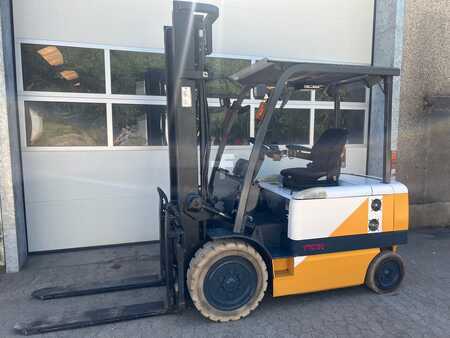 4-wiel elektrische heftrucks 2001  TCM FHB35-6 (1)