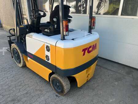 Carrelli elettrici 4 ruote 2001  TCM FHB35-6 (2)