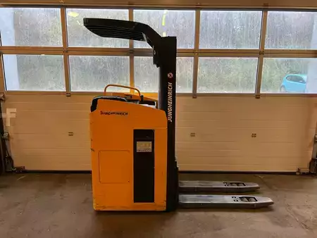 Wózek wysokiego podnoszenia 2010  Jungheinrich ESC 216z (1)