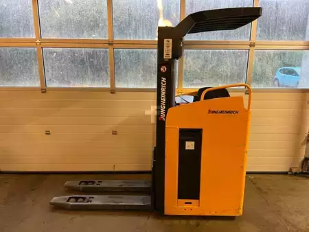 Wózek wysokiego podnoszenia 2010  Jungheinrich ESC 216z (3)