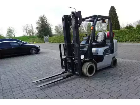 Gas truck 2006  Nissan 2.5 Heftruck (1)