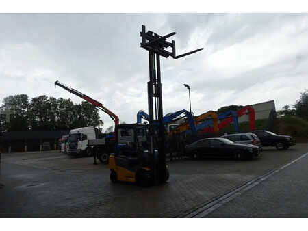 Gázüzemű targoncák 2015  Jungheinrich Heftruck TFG 320s (11)