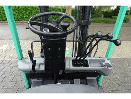 4-wiel elektrische heftrucks 2005  Mitsubishi Heftruck FB16N (10)