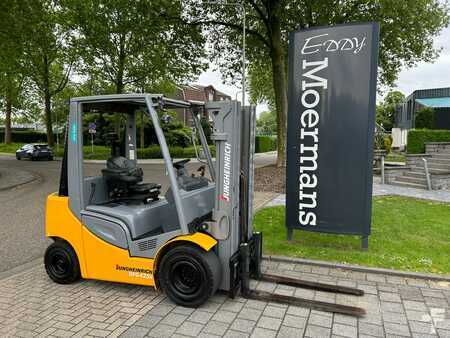 Carrello elevatore diesel 2017  Jungheinrich DFG425s  (1)