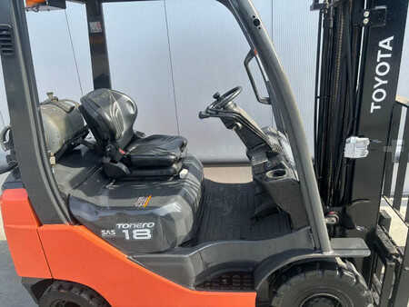 LPG VZV 2013  Toyota Heftruck 02-8FGF18 (4)