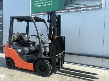 LPG VZV 2013  Toyota Heftruck 02-8FGF18 (6)
