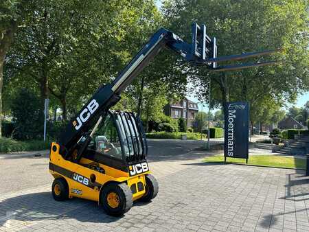 Gázüzemű targoncák 2017  JCB TLT30G Tele (2)