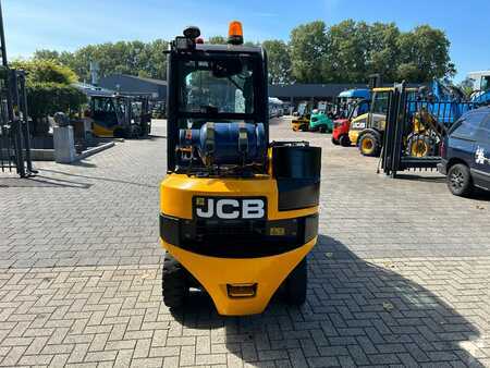 Gázüzemű targoncák 2017  JCB TLT30G Tele (5)