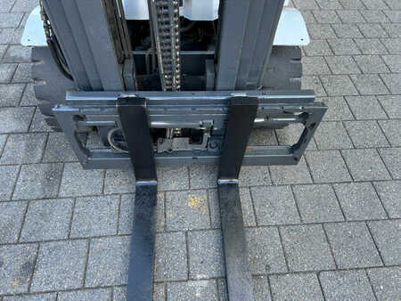 Dieselstapler 2012  Still Heftruck RX70-25 (8)