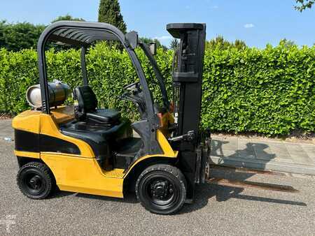 LPG Forklifts 2004  CAT Lift Trucks GP25NT (1)