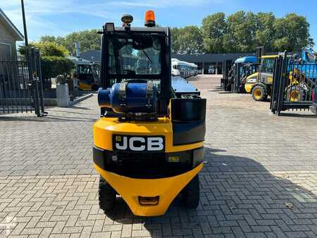 Gázüzemű targoncák 2017  JCB TLT30G Tele (4)