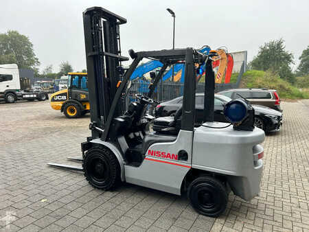Nestekaasutrukki 2013  Nissan Heftruck UG1F2A35DU (3)