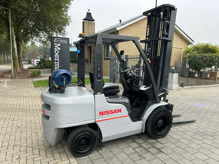 Nestekaasutrukki 2013  Nissan Heftruck UG1F2A35DU (5)