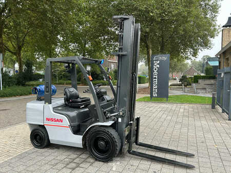 Nestekaasutrukki 2013  Nissan Heftruck UG1F2A35DU (6)