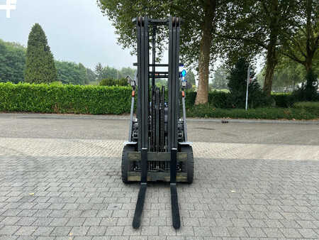 Nestekaasutrukki 2013  Nissan Heftruck UG1F2A35DU (7)