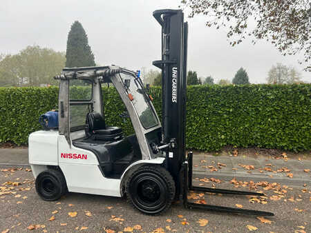 Nestekaasutrukki 2015  Nissan Heftruck UG1F2A35DU (1)