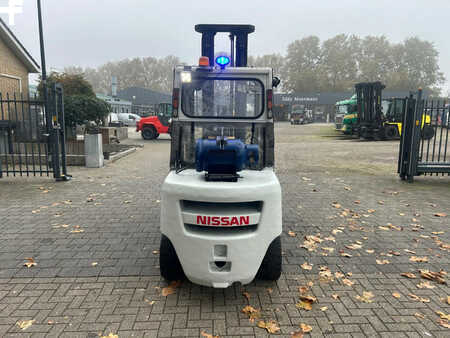 Nestekaasutrukki 2015  Nissan Heftruck UG1F2A35DU (4)