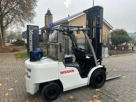 Nestekaasutrukki 2015  Nissan Heftruck UG1F2A35DU (5)
