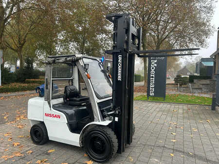 Nestekaasutrukki 2015  Nissan Heftruck UG1F2A35DU (7)