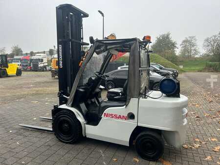 Gas truck 2015  Nissan UG1F2A35DU (3)