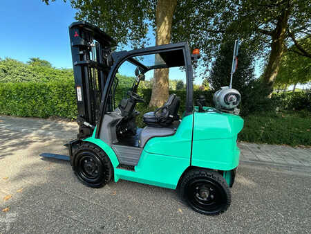 Treibgasstapler 2012  Mitsubishi FG40N Heftruck (1)