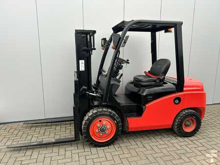 Diesel Forklifts 2015  EP Equipment CP CD  30T (1)