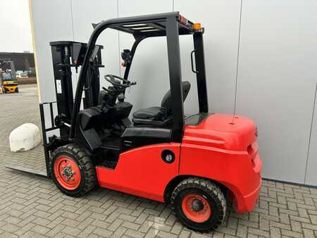 Diesel Forklifts 2015  EP Equipment CP CD  30T (2)