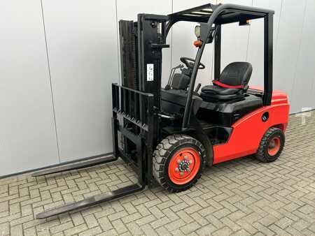 Diesel Forklifts 2015  EP Equipment CP CD  30T (3)