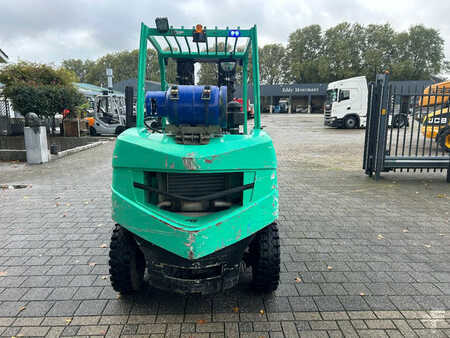 Treibgasstapler 2010  Mitsubishi FG40N Heftruck (4)
