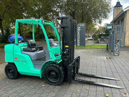 Treibgasstapler 2010  Mitsubishi FG40N Heftruck (6)