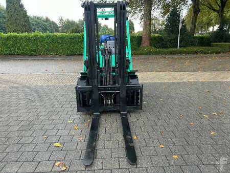 Treibgasstapler 2010  Mitsubishi FG40N Heftruck (9)