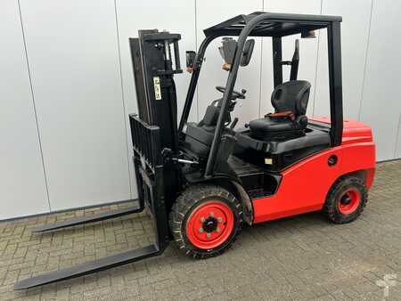 Diesel Forklifts 2017  EP Equipment CP CD 30T (1)