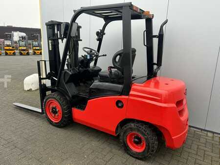 Diesel Forklifts 2017  EP Equipment CP CD 30T (2)