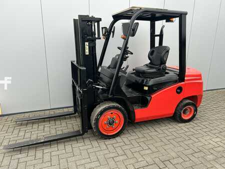 Diesel Forklifts 2017  EP Equipment 3.0T Diesel (1)