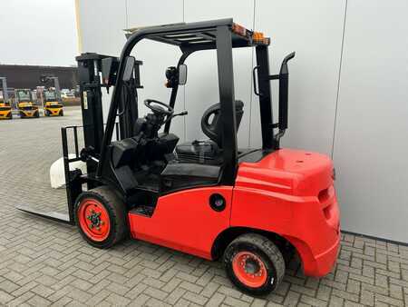 Diesel Forklifts 2017  EP Equipment 3.0T Diesel (2)