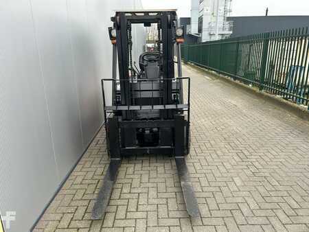 Diesel Forklifts 2017  EP Equipment 3.0T Diesel (3)