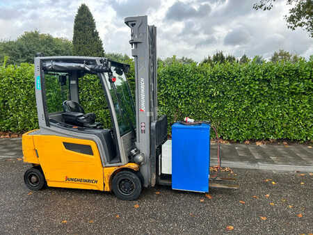 Elektro 4 Rad 2019  Jungheinrich Heftruck EFG320SP (1)
