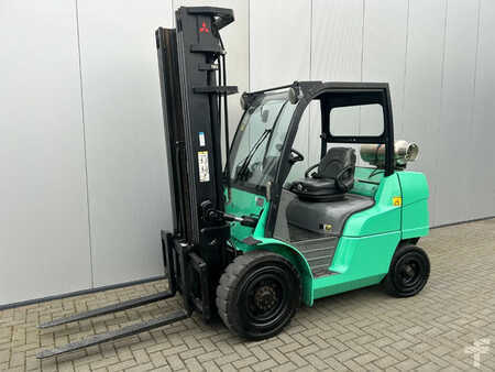 Treibgasstapler 2012  Mitsubishi Heftruck FG40N (1)