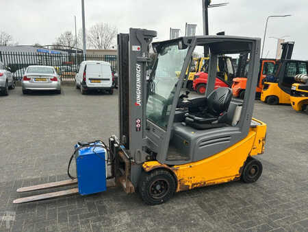 Elektro 4 Rad 2018  Jungheinrich Heftruck EFG 320 (1)